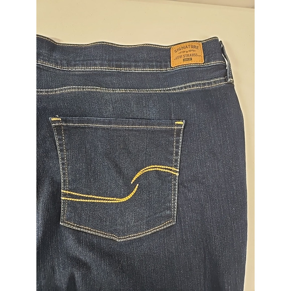 Signature by Levis Curvy Straight Womens Jeans Dark Wash Mid Rise Size 26 Short - Picture 9 of 14